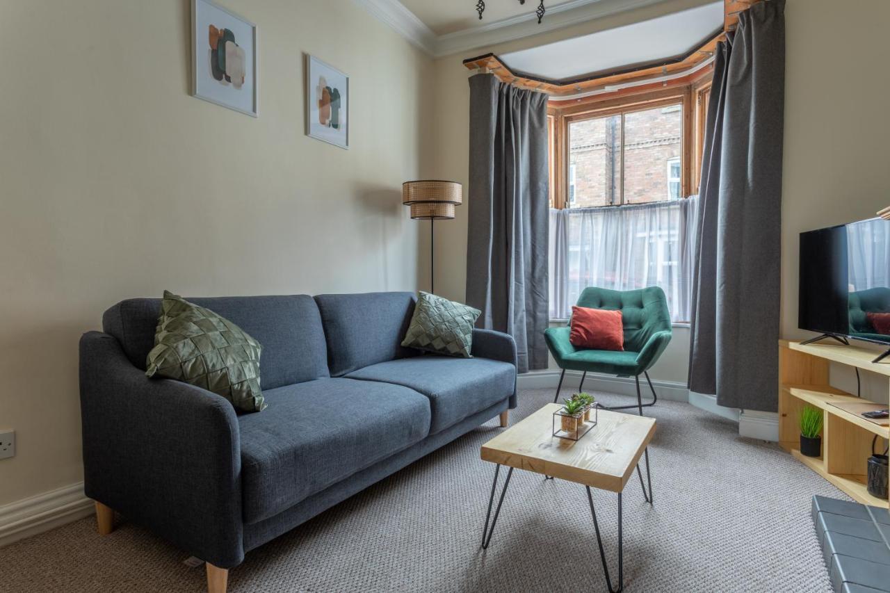 Milton - Cosy 2 Bed House, 15 Min Walk To Center, For Up To 6 - With Period Features, Fireplace, Superfast Wi-fi, Private Garden, Free On Street Parking Casa vacanze York