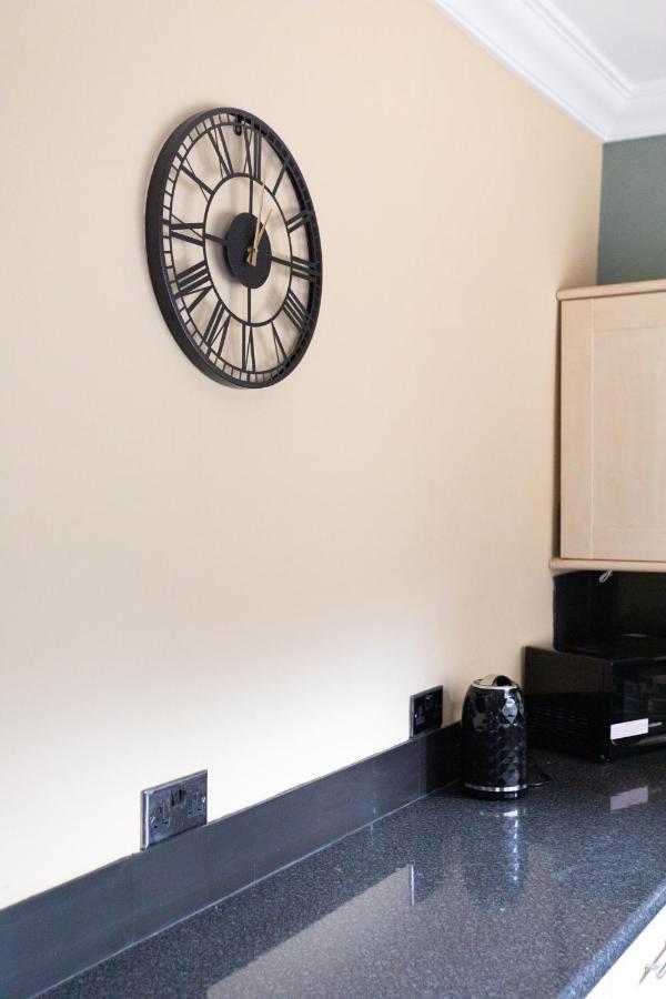 Milton - Cosy 2 Bed House, 15 Min Walk To Center, For Up To 6 - With Period Features, Fireplace, Superfast Wi-fi, Private Garden, Free On Street Parking Casa vacanze York