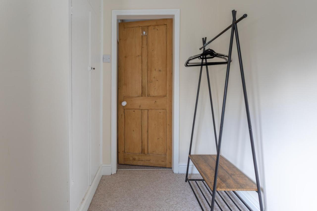 Milton - Cosy 2 Bed House, 15 Min Walk To Center, For Up To 6 - With Period Features, Fireplace, Superfast Wi-fi, Private Garden, Free On Street Parking Casa vacanze *