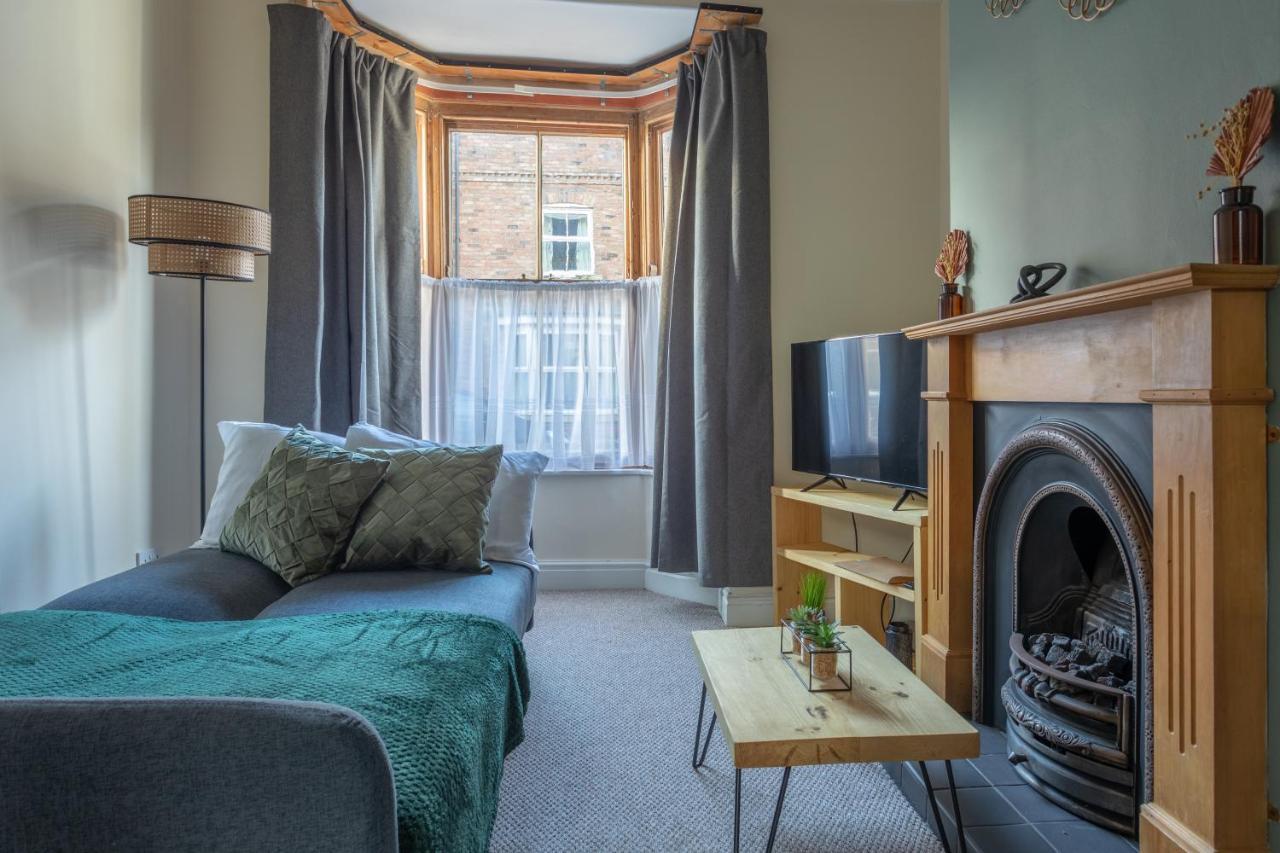 Casa vacanze Milton - Cosy 2 Bed House, 15 Min Walk To Center, For Up To 6 - With Period Features, Fireplace, Superfast Wi-fi, Private Garden, Free On Street Parking York